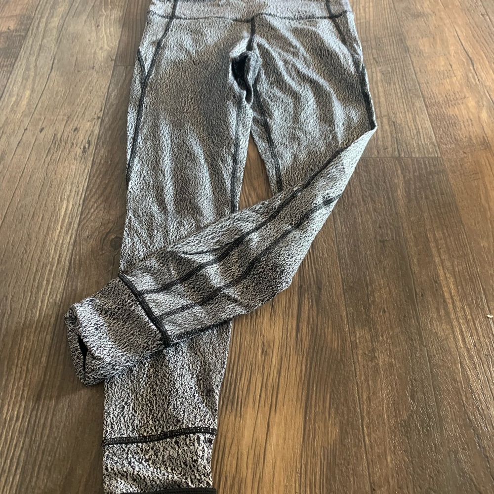 Lululemon women’s winter running legging.